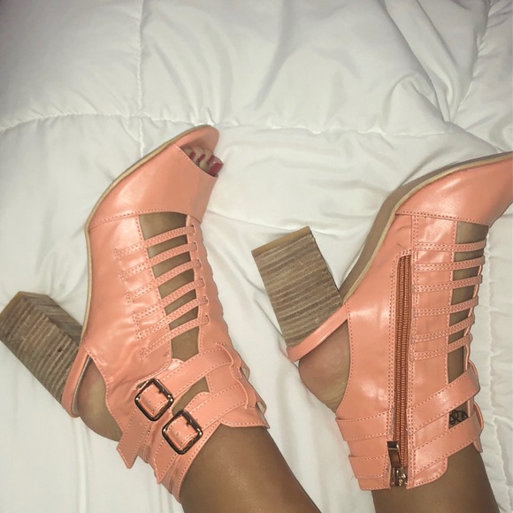 Coral heels - Picture 1 of 3
